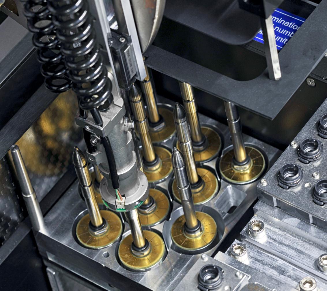 Automatic placement of support pins with continuous position monitoring